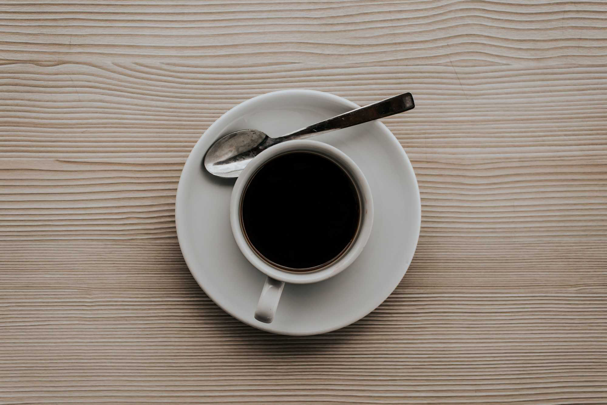 kolik kofeinu obsahuje šálek kávy